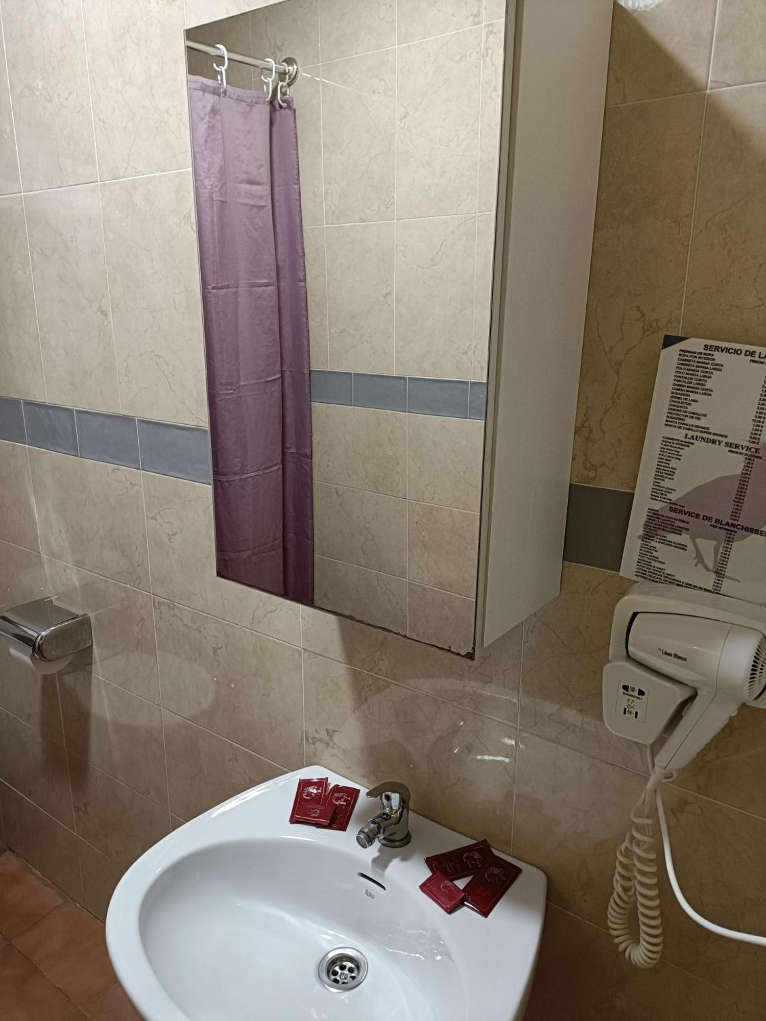 Hostal Batato Vejer de la Frontera Luaran gambar